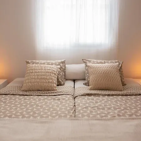 Renaldo & Sarah 科尼尔-德拉弗龙特拉